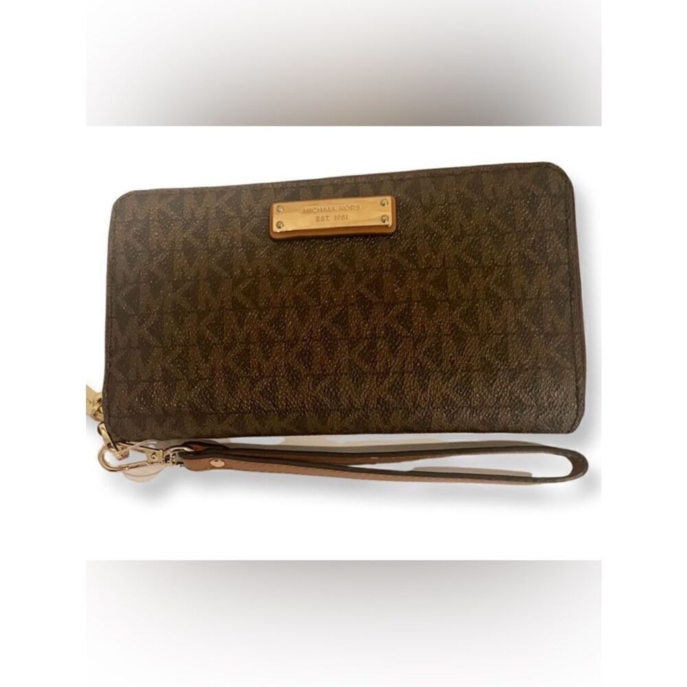 Micheal Kors Wristlet